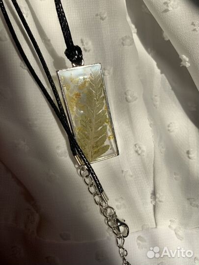 Кулон с живыми цветами