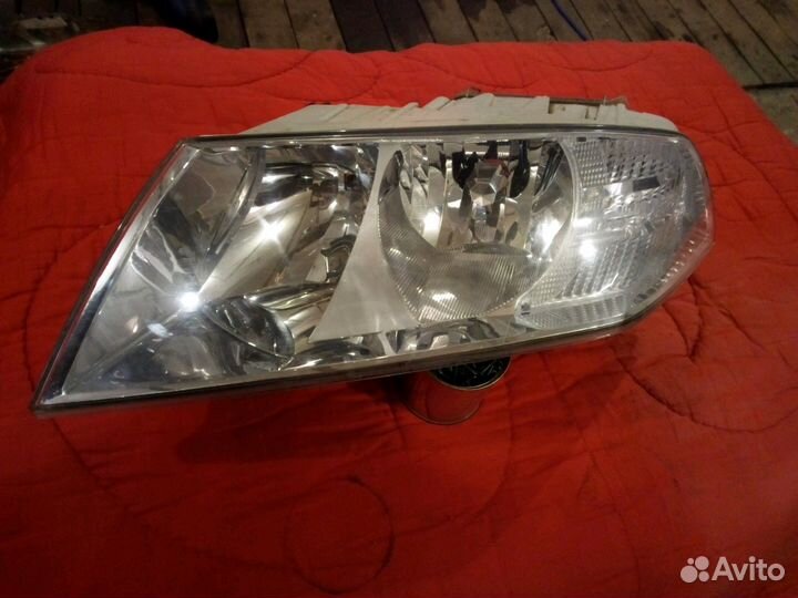 Фара левая VAG 1Z1941015 Шкода