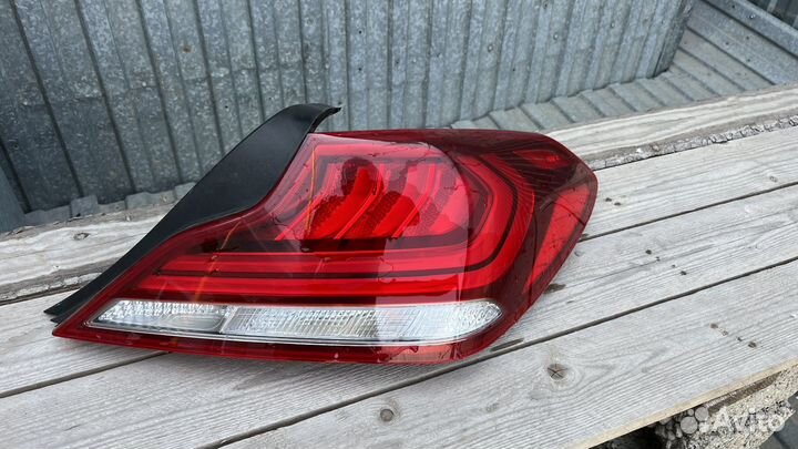 Фонарь задний правый Genesis G70