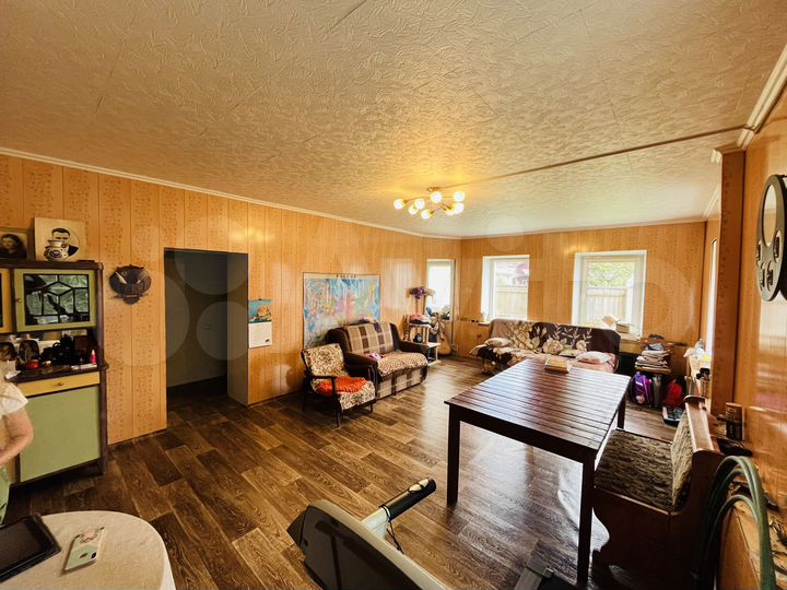 Дом 212 м² на участке 6 сот.