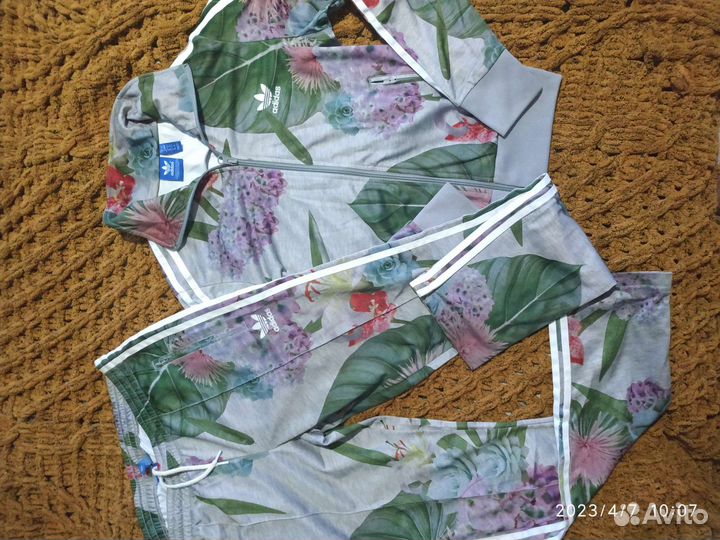 Спорт костюм adidas жен 44-46, спорт одежда