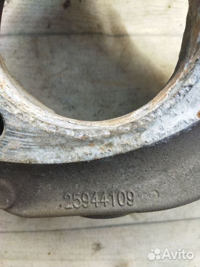 Цапфа передняя левая Chevrolet Captiva С140