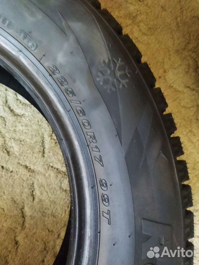 Roadstone Winguard WinSpike SUV 225/60 R17