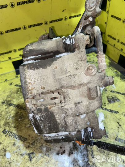 Суппорт тормозной передний правый Honda accord 5