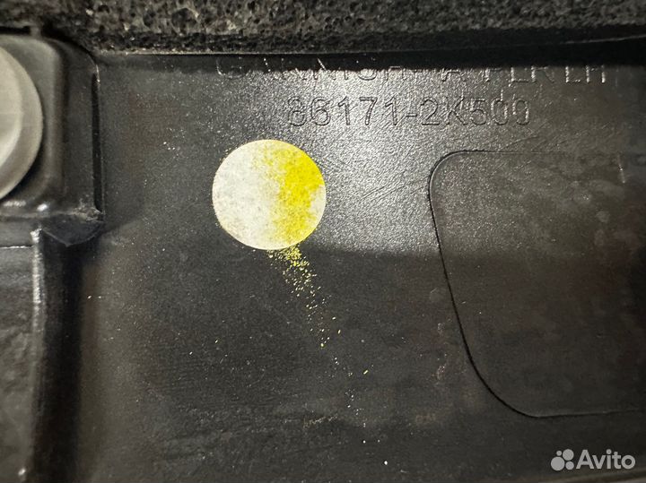 Накладка лобового стекла левая Kia SouI 2011