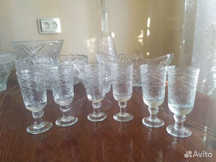 Графин хрустальный с рюмками и другой хрусталь