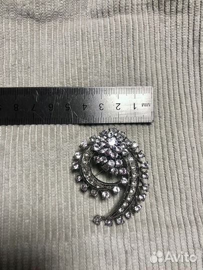 Брошка современная крупная бижутерия со стразами