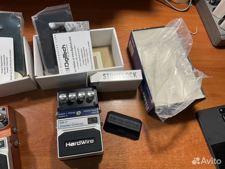 Комплект из двух педалей звуковых эффектов