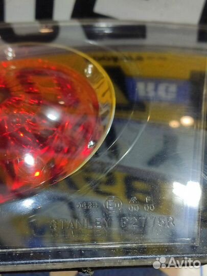 Фонарь крышки багажника правый Mazda 3 Bk седан