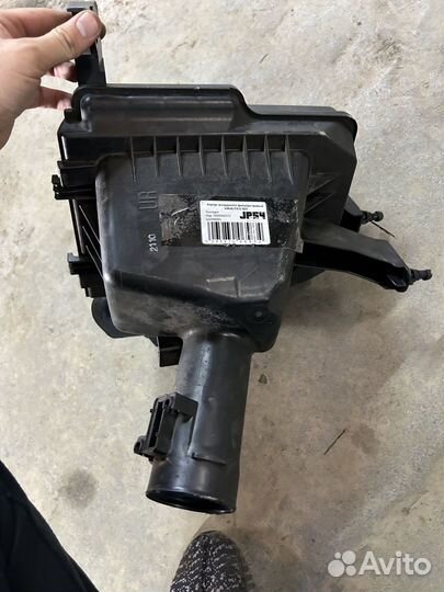 Корпус воздушного фильтра правый Infiniti FX 37