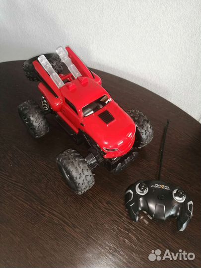 Машина на радиоуправлении новая