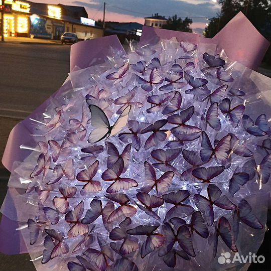 Букет из бабочек с подсветкой