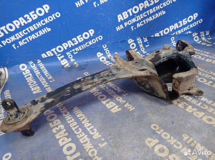 Задний левый продольный рычаг Ford Focus 2 седан