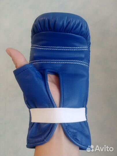 Боксерские перчатки Winning