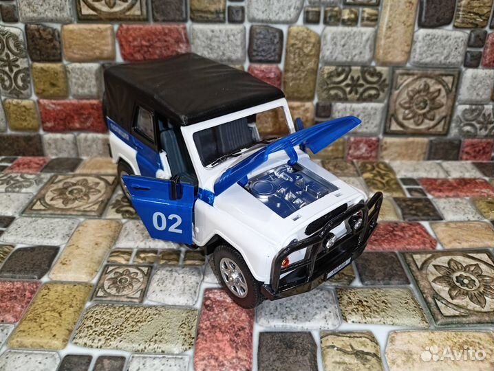УАЗ 469 Милиция 1:24 17 см новая в упаковке