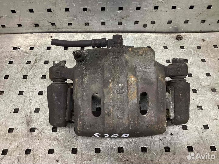 Суппорт передний правый Mitsubishi Outlander