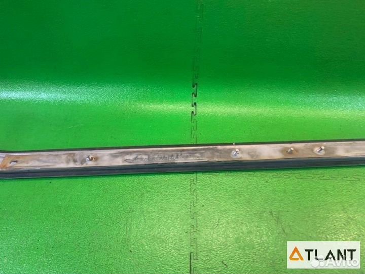 Полозья для сдвижной двери правый nissan caravan