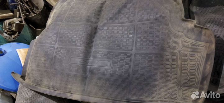 Продам коврик в багажник от Toyota Camry