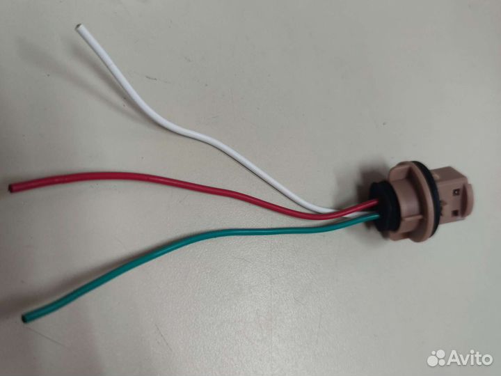 Патрон под лампу W21W T20-1 или 2 контакта