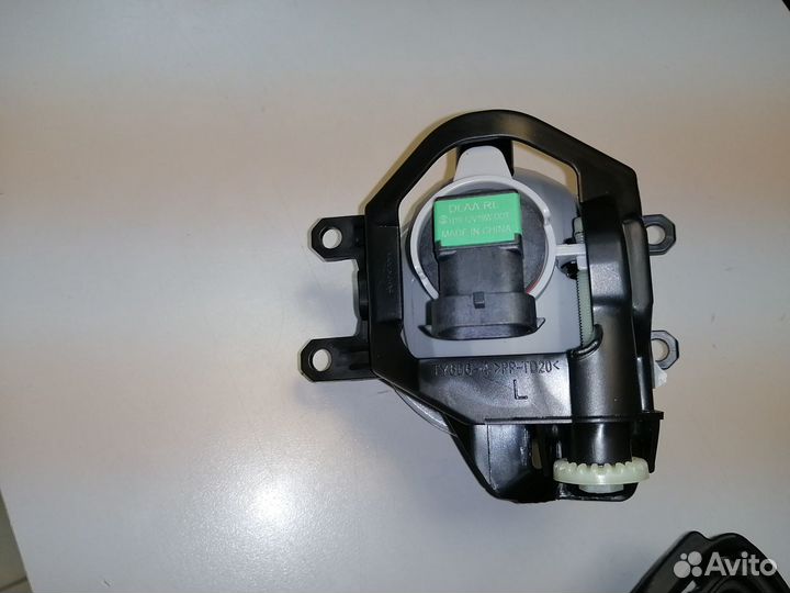 Фара противотуманная левая Toyota Rav 4