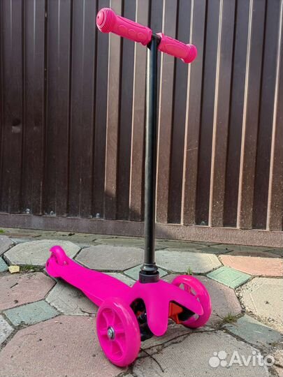 Самокат детский трехколесный новый