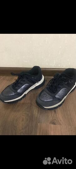 Кроссовки женские