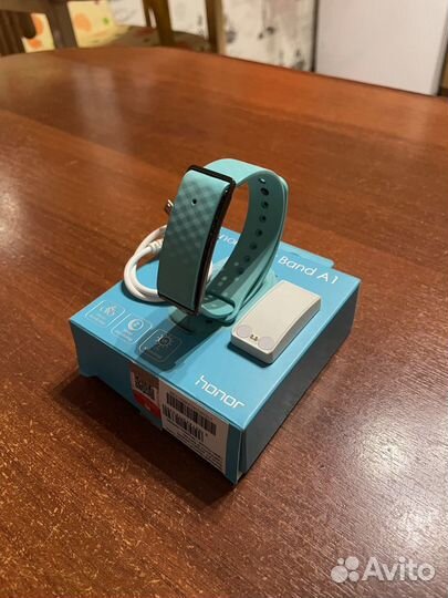 Фитнес-трекер honor Color Band A1
