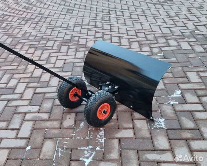 Снегоотвал ручной на колёсах