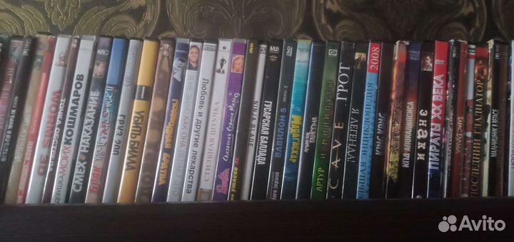 DVD диски и аудио кассеты