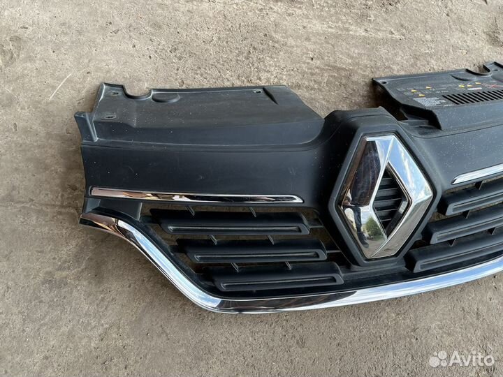 Решетка радиатора Рено Логан 2 Сандеро целая