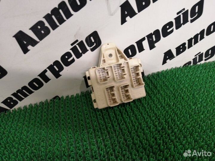 Блок предохранителей салонный Toyota Gaia SXM15