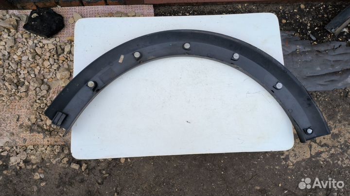 Передняя левая накладка Sandero Stepway I