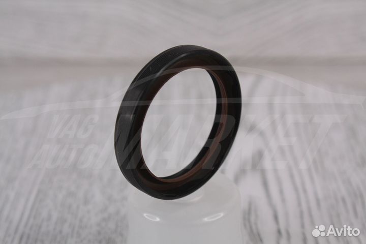 Передний сальник распредвала 1,6 MPI Skoda Karoq