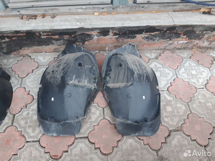 Подкрылок локер задний правый Nissan Terrano D10