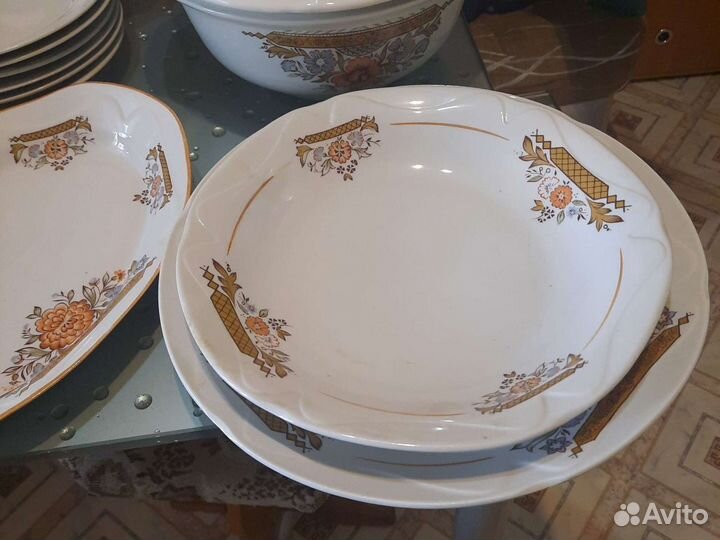 Столовый сервиз новый, Тарелки