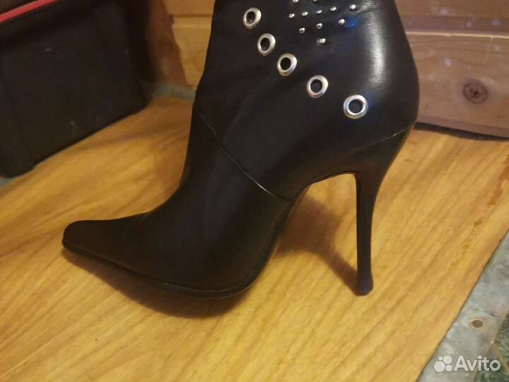 Сапоги женские итальянские 35 новые натур. кожа