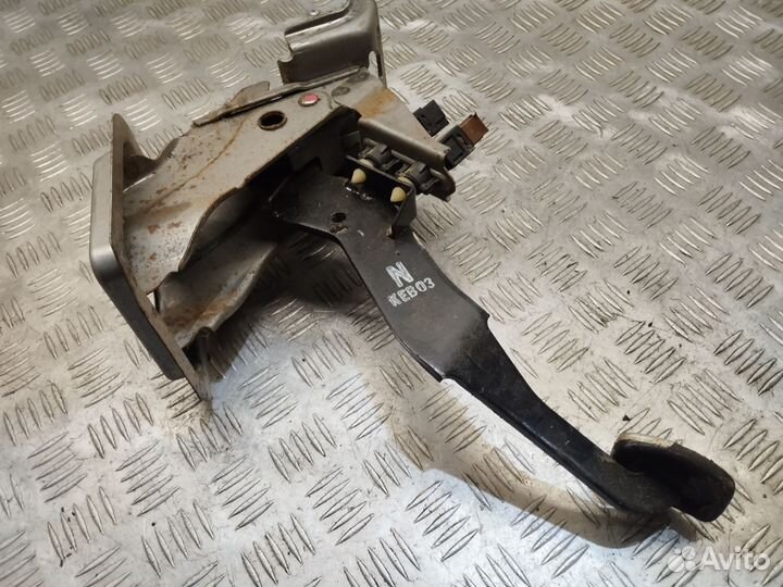 Педаль тормоза с датчиками Nissan x-trail t30