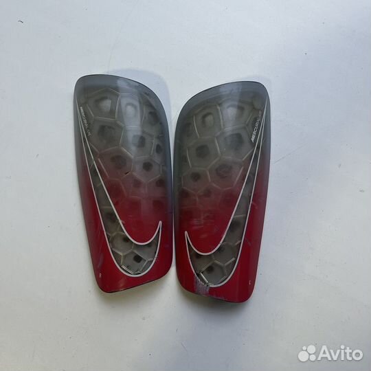 Футбольные щитки, перчатки и фиксаторы