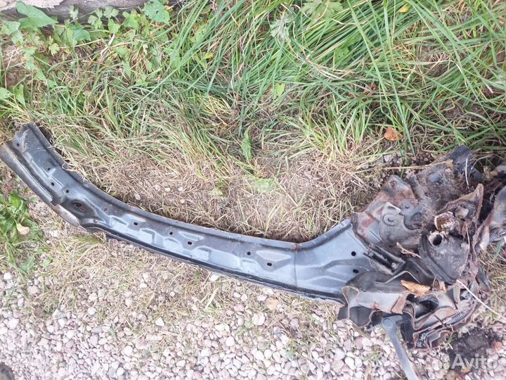 Стойка лобового стекла Mitsubishi l200