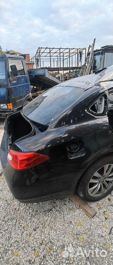 Заднее стекло на Инфинити м37