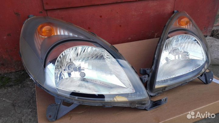 Фара тойота функарго ксенон правая/левая