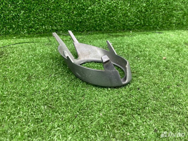 Рамка противотуманной фары левой Audi A4 B7 6064