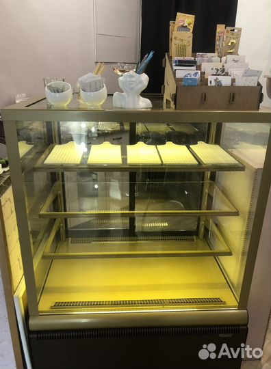 Продам витрину холодильную