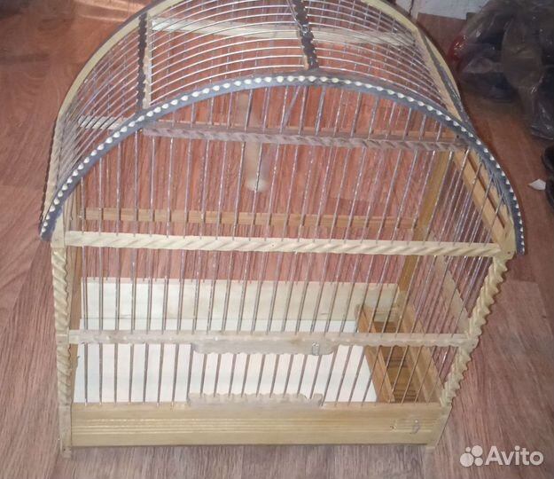 Деревянная клетка для птиц