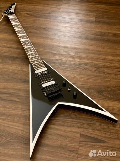 Jackson JS32 King V Black White Bevels