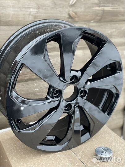 Новые 16 LADA Largus