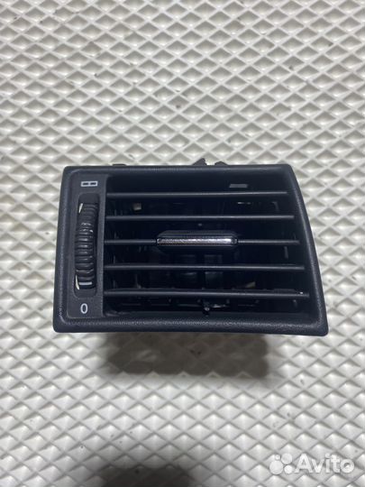 Дефлектор правый торпеды mercedes w202