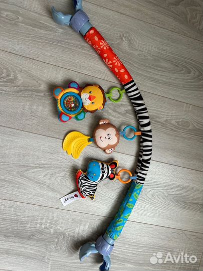 Дуга с игрушками