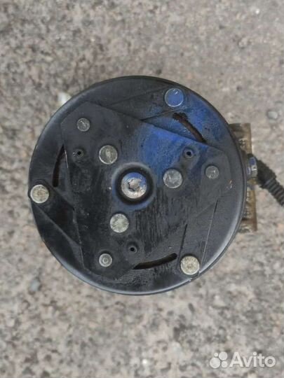 Компрессор кондиционера 401351739 Opel Zafira B
