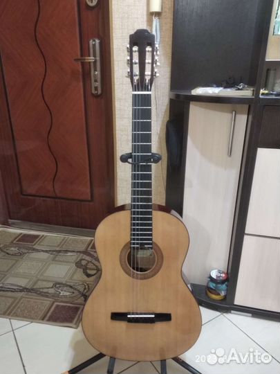 Hohner HC-06. Ещё гитары в профиле